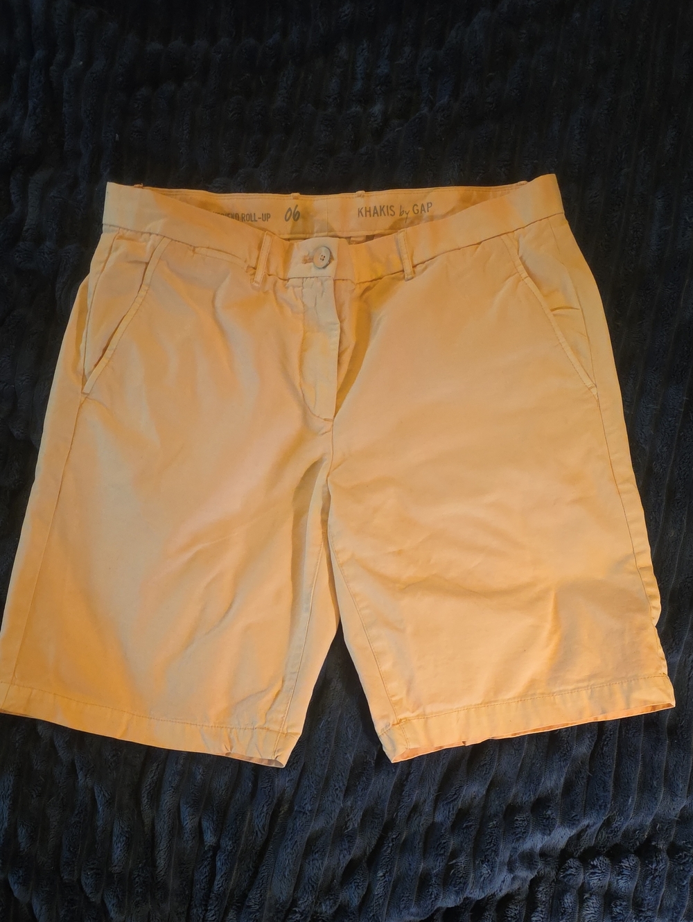 GAP Women's Light Pink Roll-Up Bermuda Shortsp